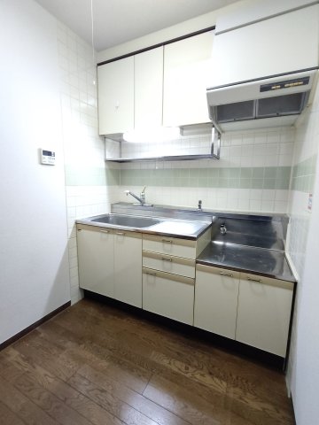 キッチン　※別部屋参考写真