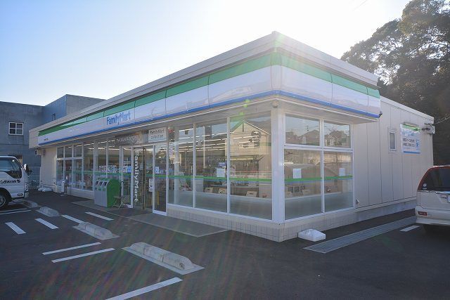 コンビニ　ファミリーマート（コンビニ）まで450m