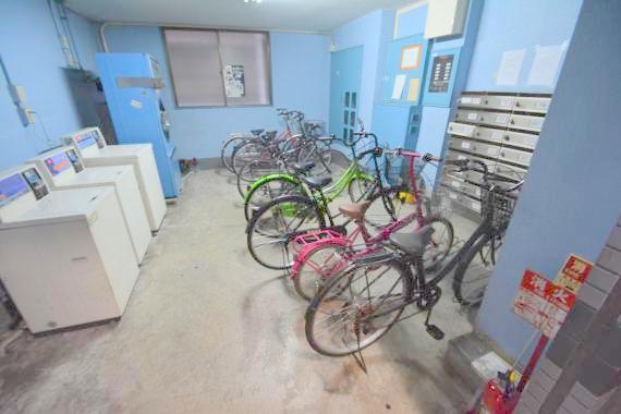 駐車場　あなたの大事な自転車も安心してとめることができますね。