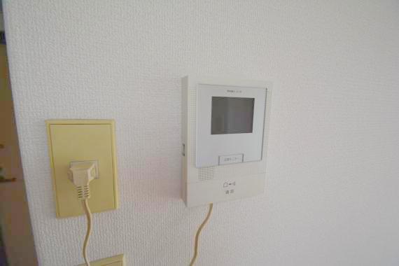セキュリティ　TVモニターホンで来客が誰か確認してから開けて下さいね