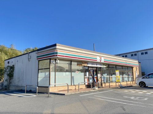 コンビニ　セブンイレブン 堺山田3丁店（コンビニ）まで733m