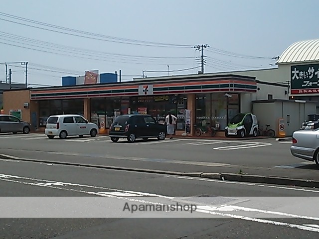 コンビニ　セブンイレブン（コンビニ）まで623m