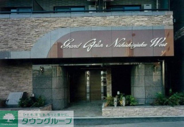 エントランス　分譲仕様のスタイリッシュな外観♪