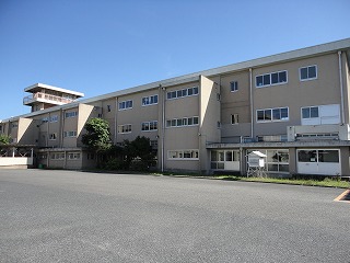 小学校　四日市市立 海蔵小学校（小学校）まで546m