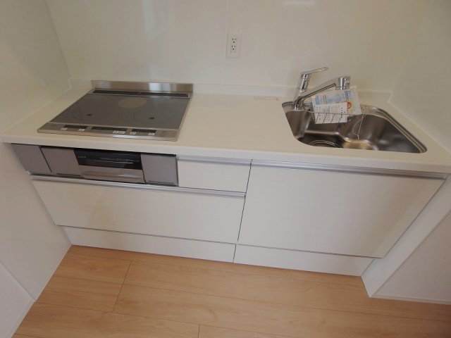 キッチン　※同物件別部屋の写真です。 ※内装の色味に相違がある場合は現