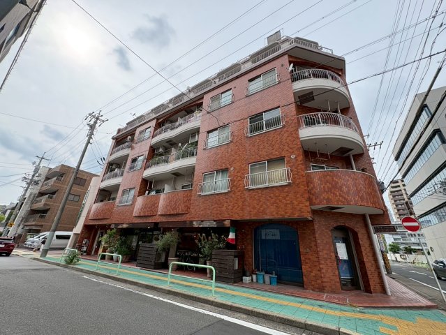 建物外観　伊勢山ハイツ