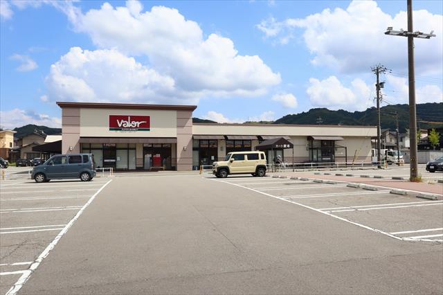 スーパー　バロー金沢高尾店（スーパー）まで930m