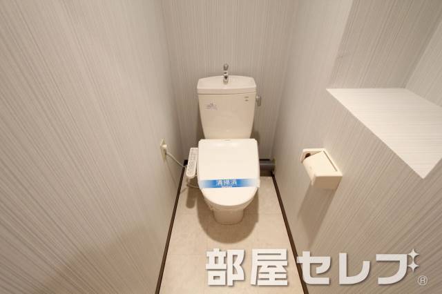 トイレ　ウォシュレット付きのお手洗いです。