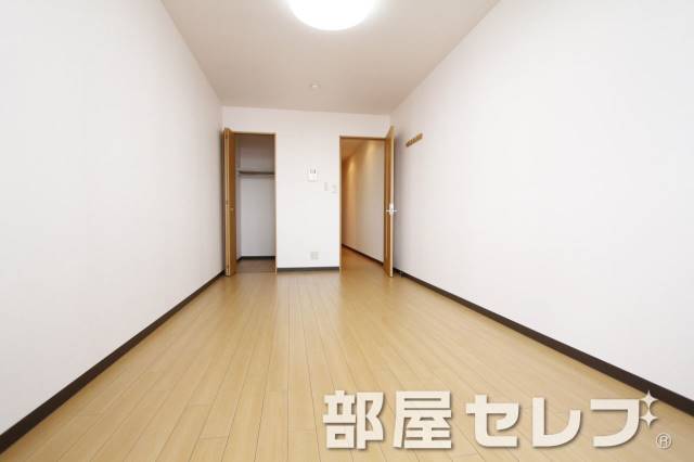 居室・リビング　れいなお部屋で落ち着きますね。