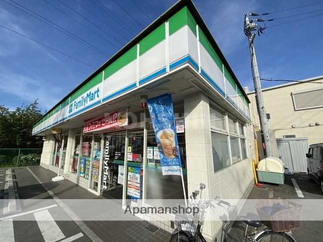 コンビニ　ファミリーマート（コンビニ）まで611m