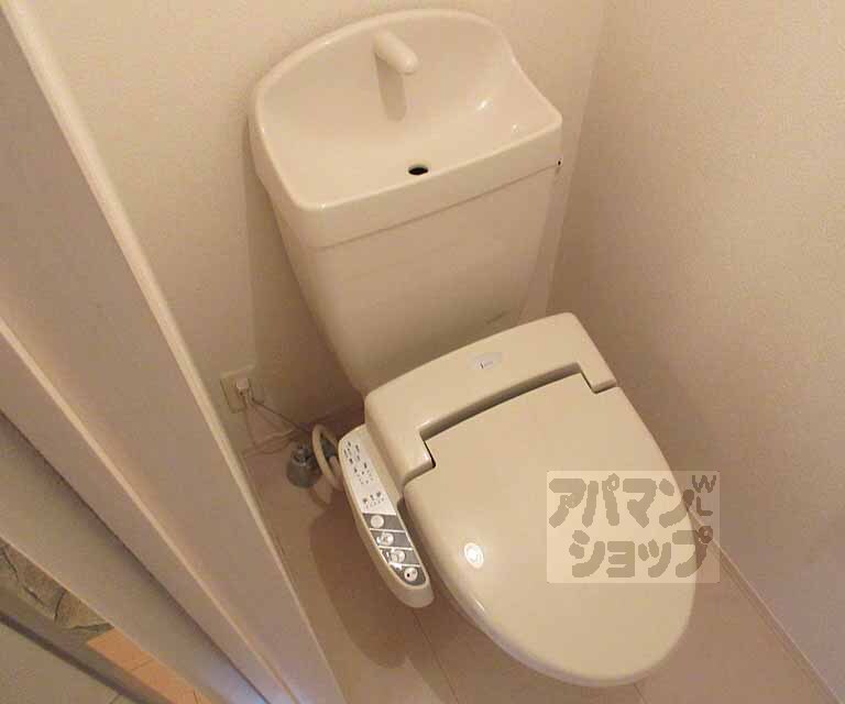 トイレ　ウォシュレットつき！