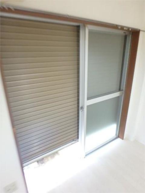 セキュリティ　防犯シャッター付き