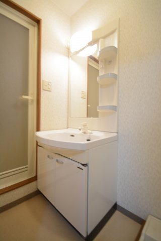 洗面設備　同施工会社、別物件の写真となります。参考までにご覧ください。