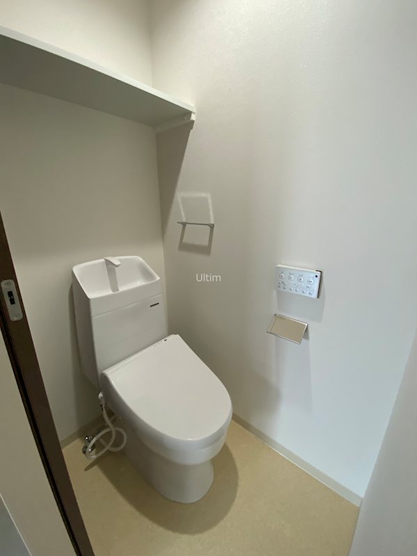 トイレ　別のお部屋の写真ですが参考までに
