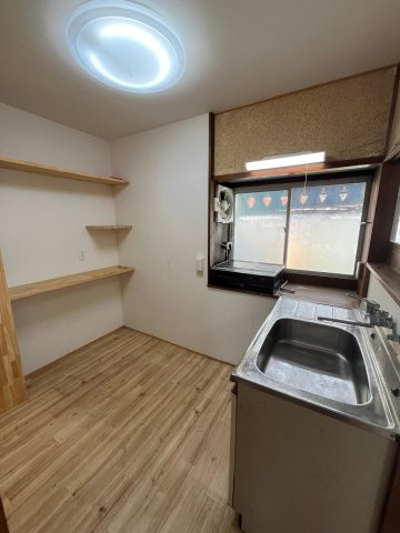 キッチン　収納スペースのある、使いやすいキッチンです。