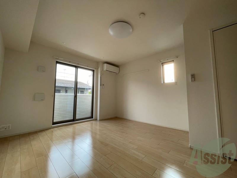居室・リビング　１１．８帖の洋室です。生活のメインとなる部屋ですね。