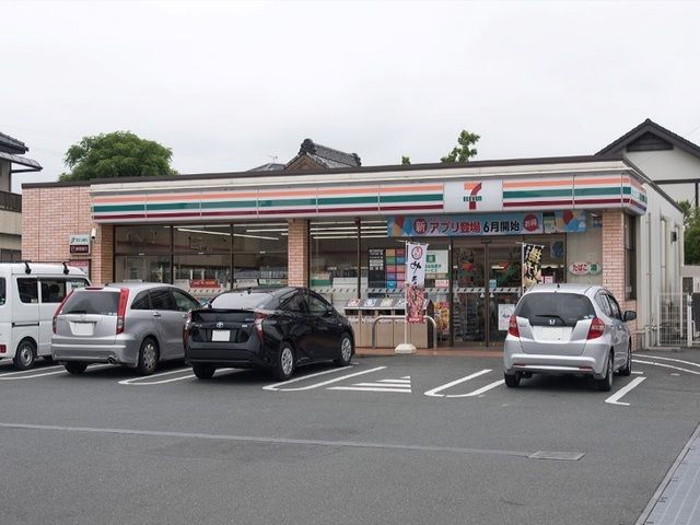 コンビニ　セブンイレブン（コンビニ）まで500m