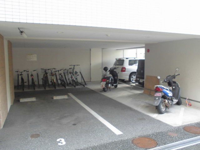 駐車場　駐車場、駐輪場