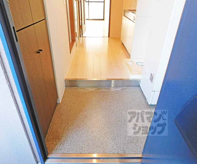 玄関　広々とした玄関です。