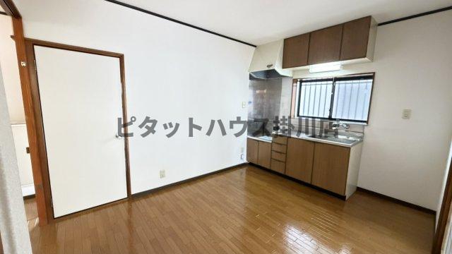 ＪＲ東海道本線 掛川駅 徒歩15分 2階建 築33年の居間写真
