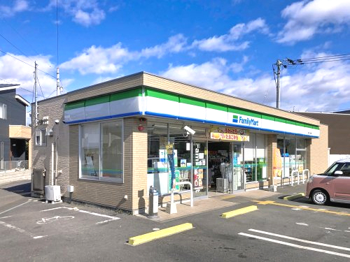 コンビニ　ファミリーマート 高知介良通店（コンビニ）まで464m