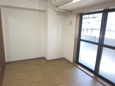 地下鉄御堂筋線 新大阪駅 徒歩3分 26階建 築23年の居間写真
