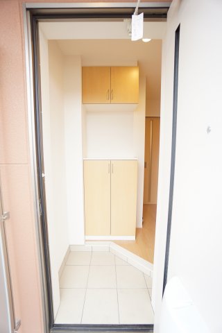玄関　※同物件・同タイプの写真です。