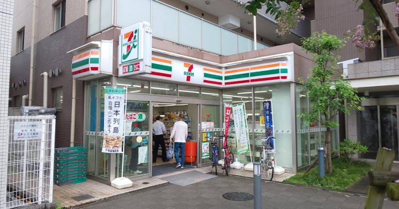 コンビニ　セブンイレブン 調布布田駅前店（コンビニ）まで132m