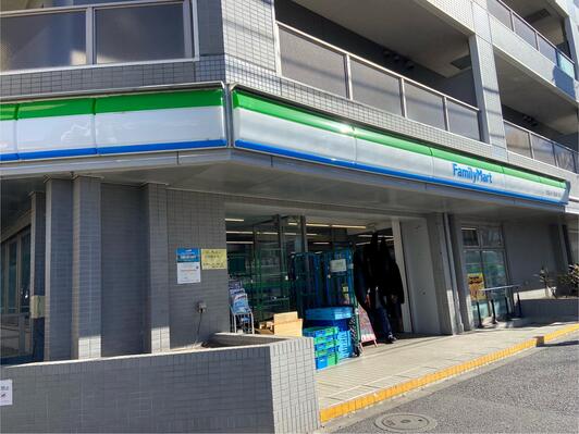 コンビニ　ファミリーマート世田谷千歳通り店（コンビニ）まで340m