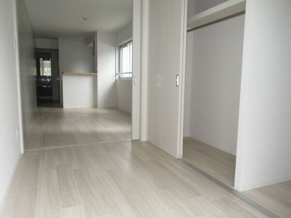 竜美丘Residenceの居間写真