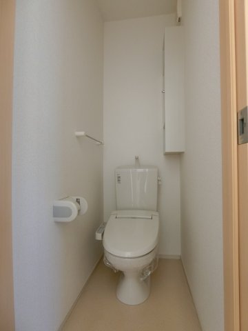 ＪＲ境線 三本松口駅 徒歩19分 3階建 築14年のトイレ写真