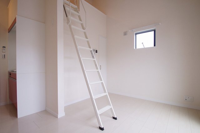 その他部屋・スペース　開放的な寝室です