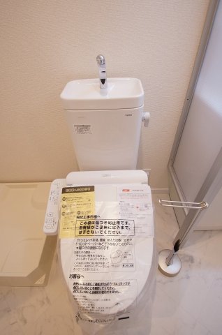 トイレ　温水洗浄便座です。
