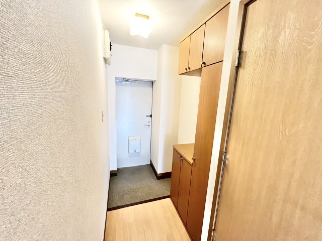 玄関　※別部屋参考写真