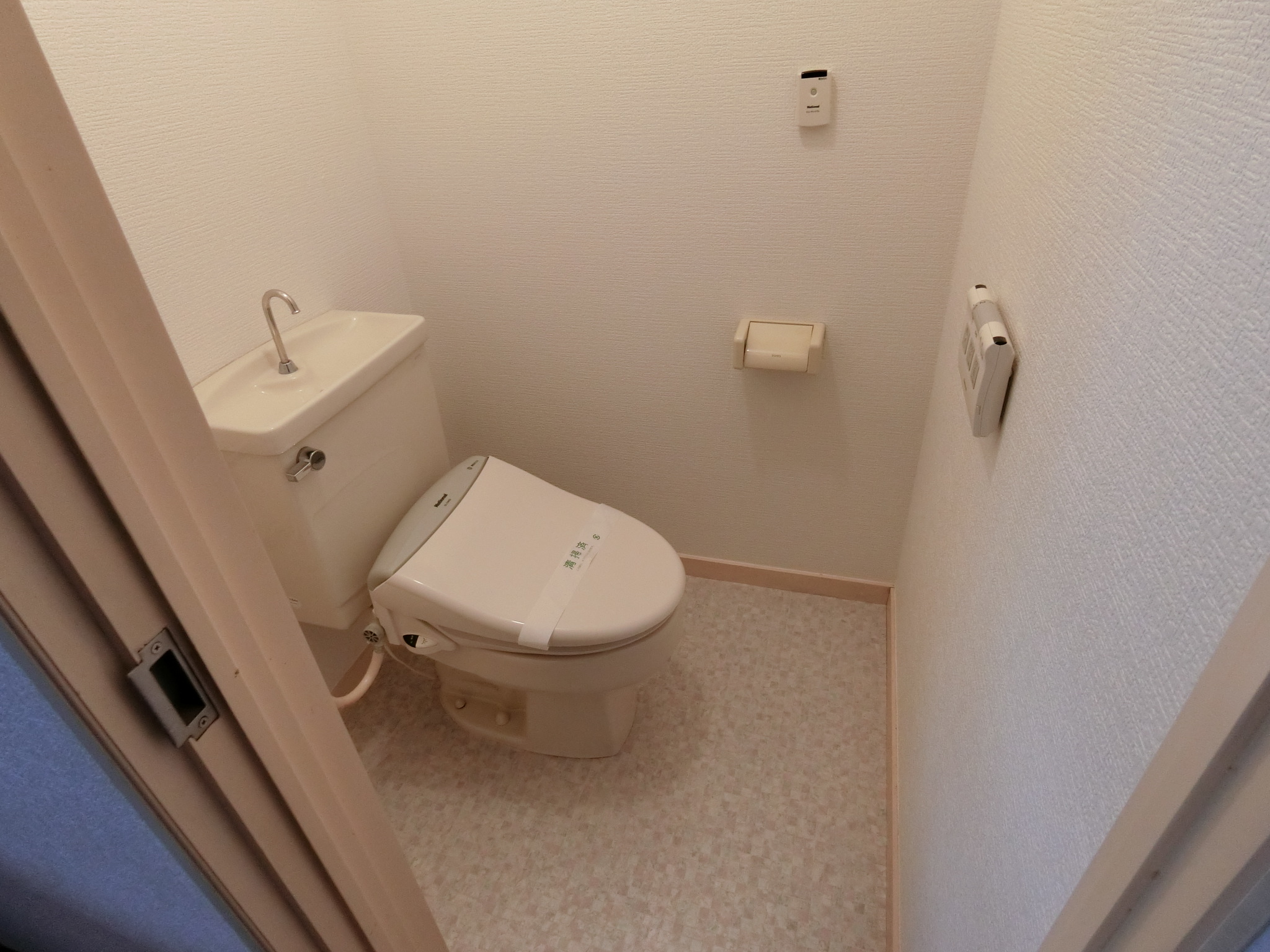 ダイヤビルのトイレ写真