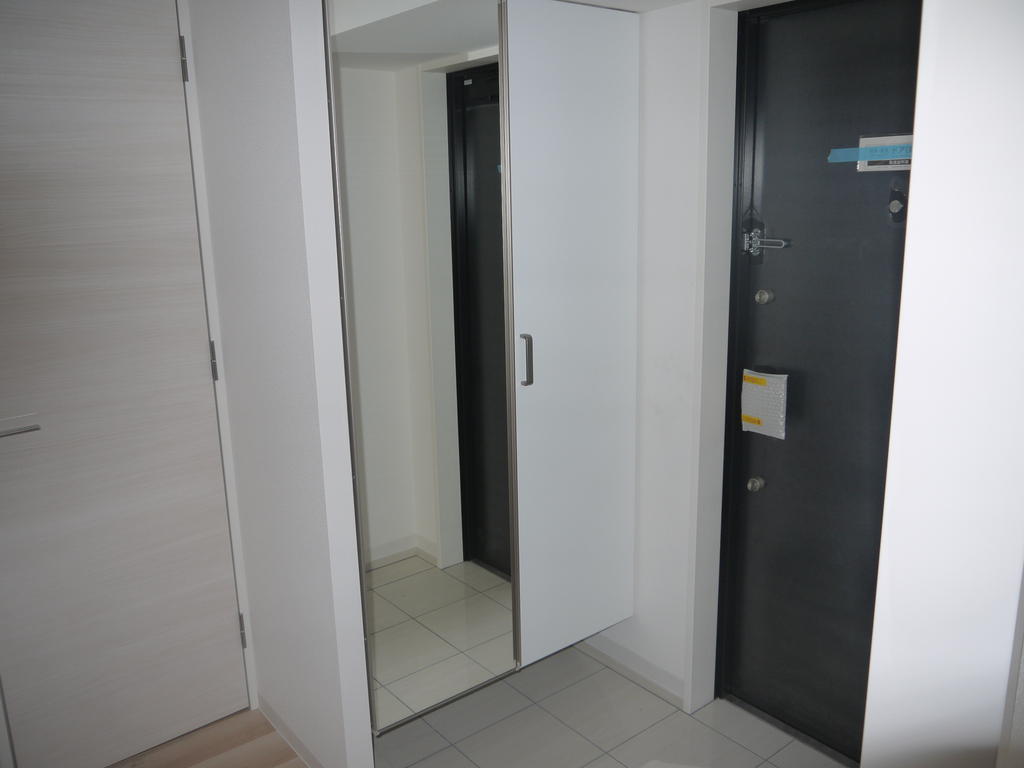 玄関　※写真は別のお部屋です。現状を優先させていただきます。
