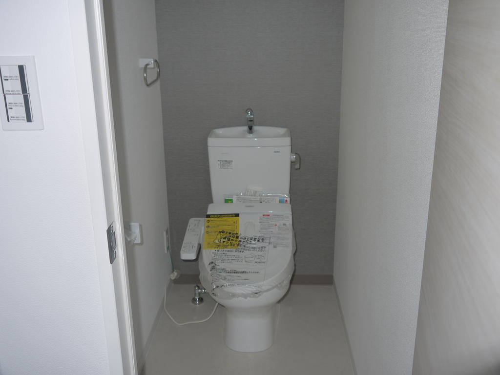 トイレ　※写真は別のお部屋です。現状を優先させていただきます。