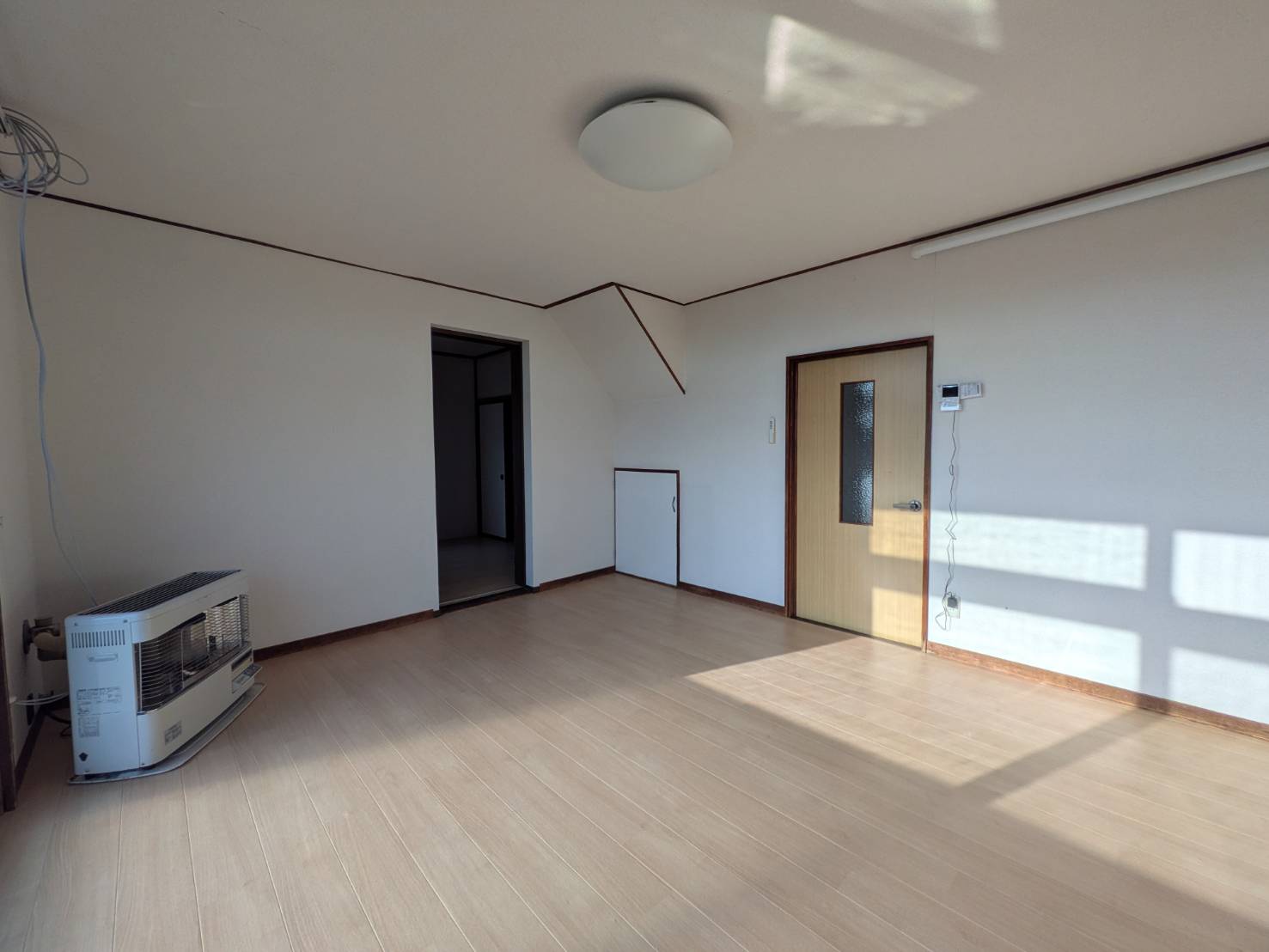 厚賀町戸建 Fの居間写真