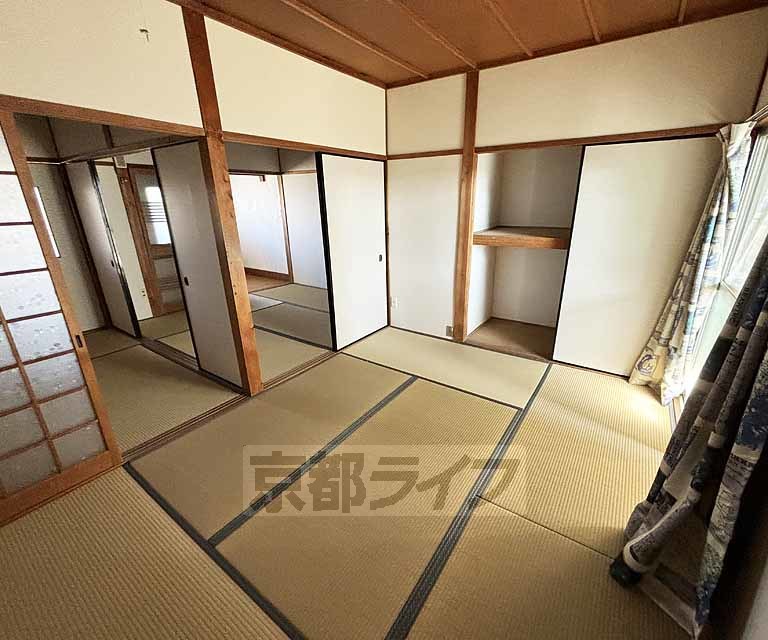 居室・リビング　落ち着いた雰囲気のお部屋です