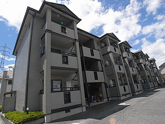 葛城市八川のアパートの建物外観