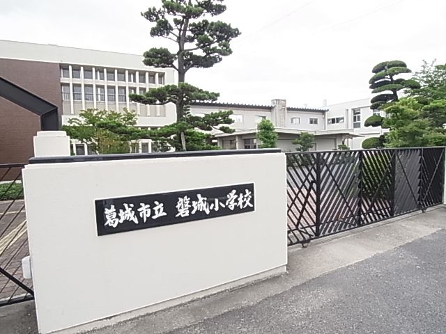 【葛城市八川のアパートの小学校】