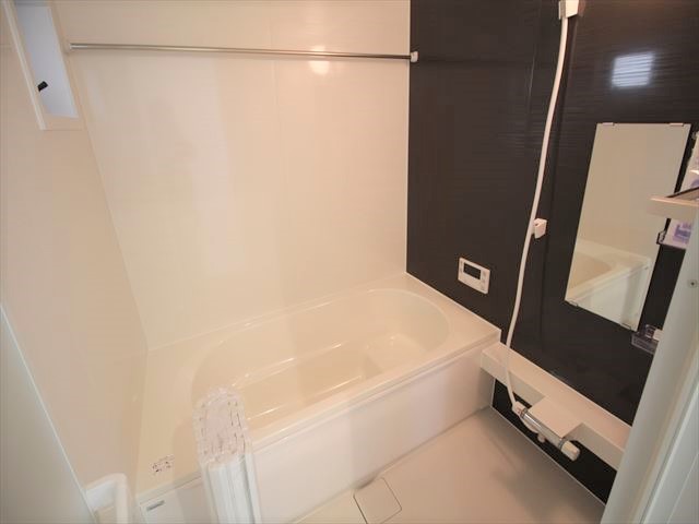 バス・シャワールーム　反転したお部屋の写真です。