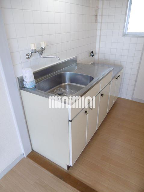 キッチン　キッチンに収納もできますよ。