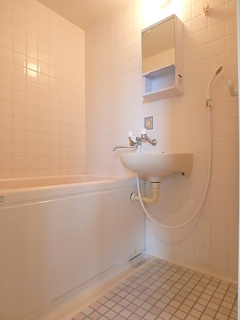 バス・シャワールーム　[サンフラワー202の内装]ｂｙアメニティハウス）