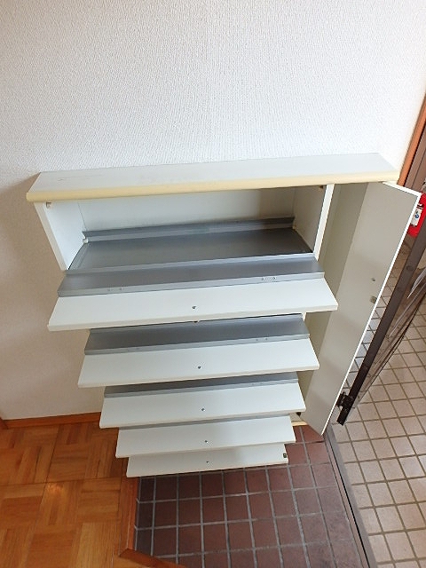 玄関　[サンフラワー202の内装]ｂｙアメニティハウス