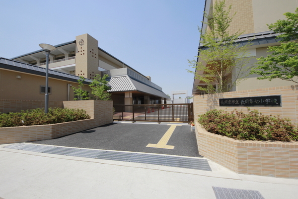 小学校　長岡京市立長岡第七小学校（小学校）まで220m