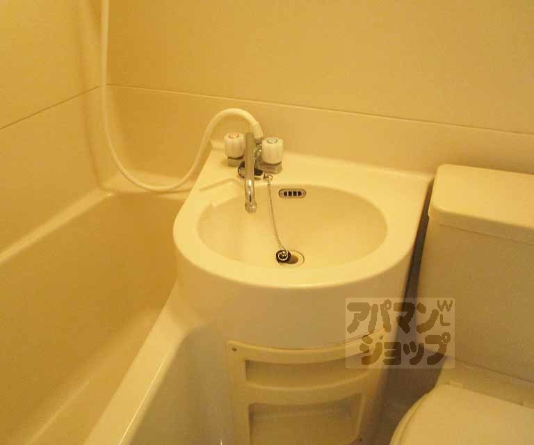 洗面設備　３０５号室の写真です。