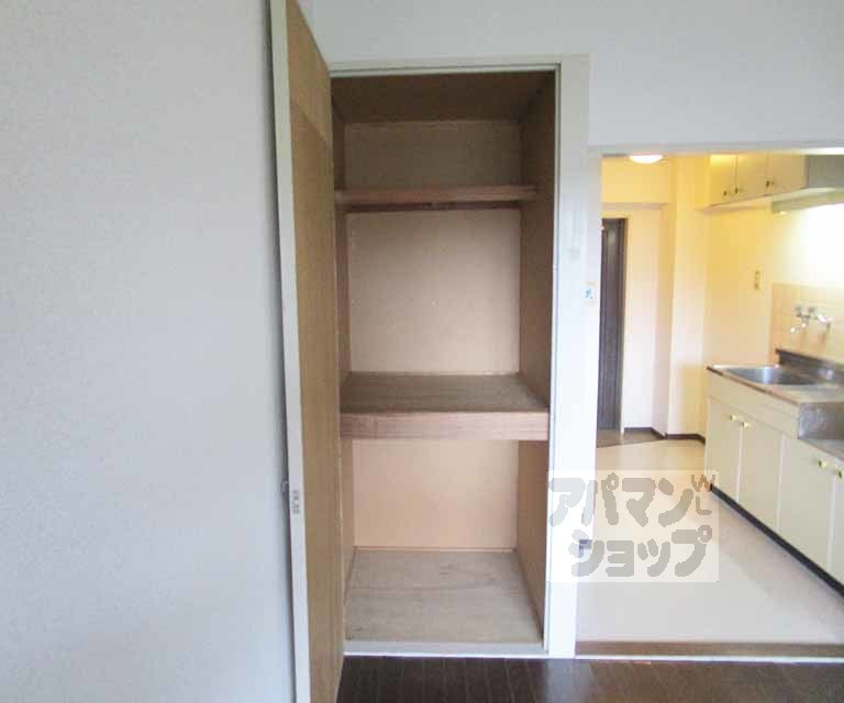 収納　３０５号室の写真です。