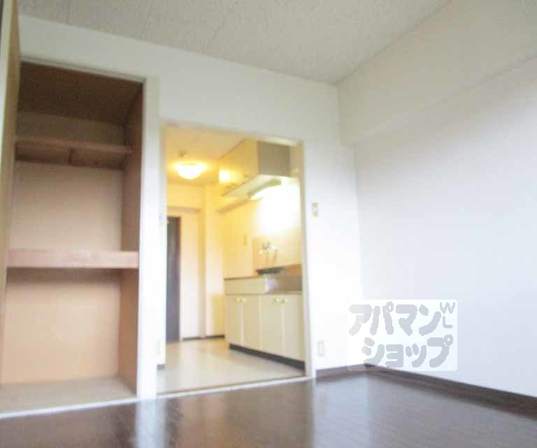 居室・リビング　３０５号室の写真です。