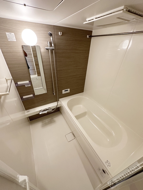 バス・シャワールーム　１坪サイズのバスルームでお寛ぎ下さい♪♪